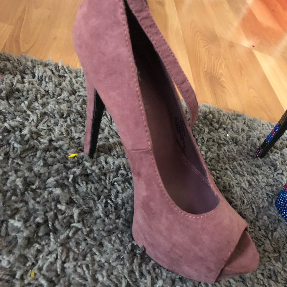Purple pumps